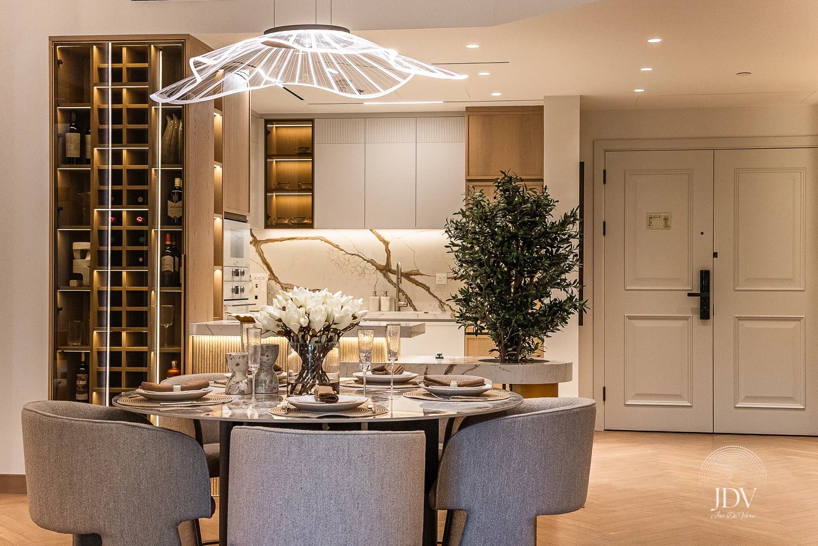 Fairmont luxury apartment - Image 4