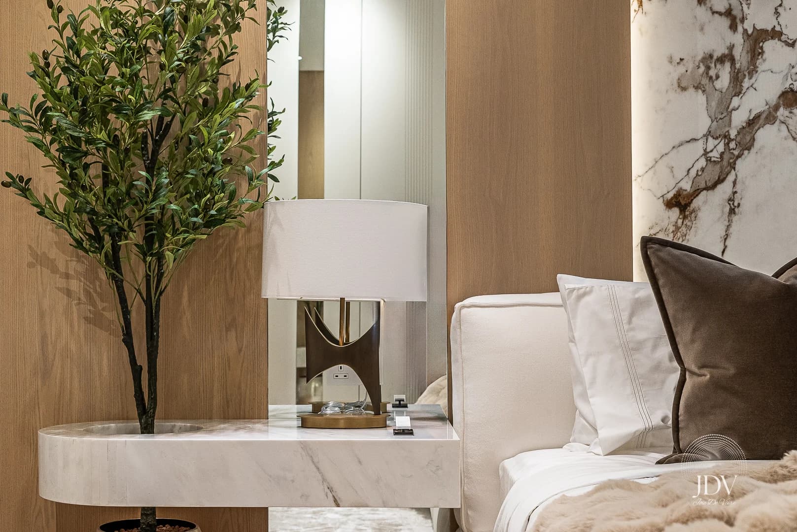 Fairmont luxury apartment - Image 1