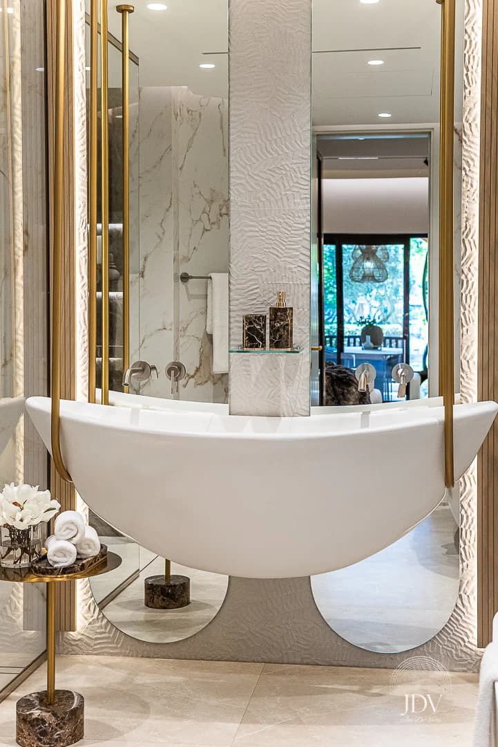Fairmont luxury apartment - Image 5