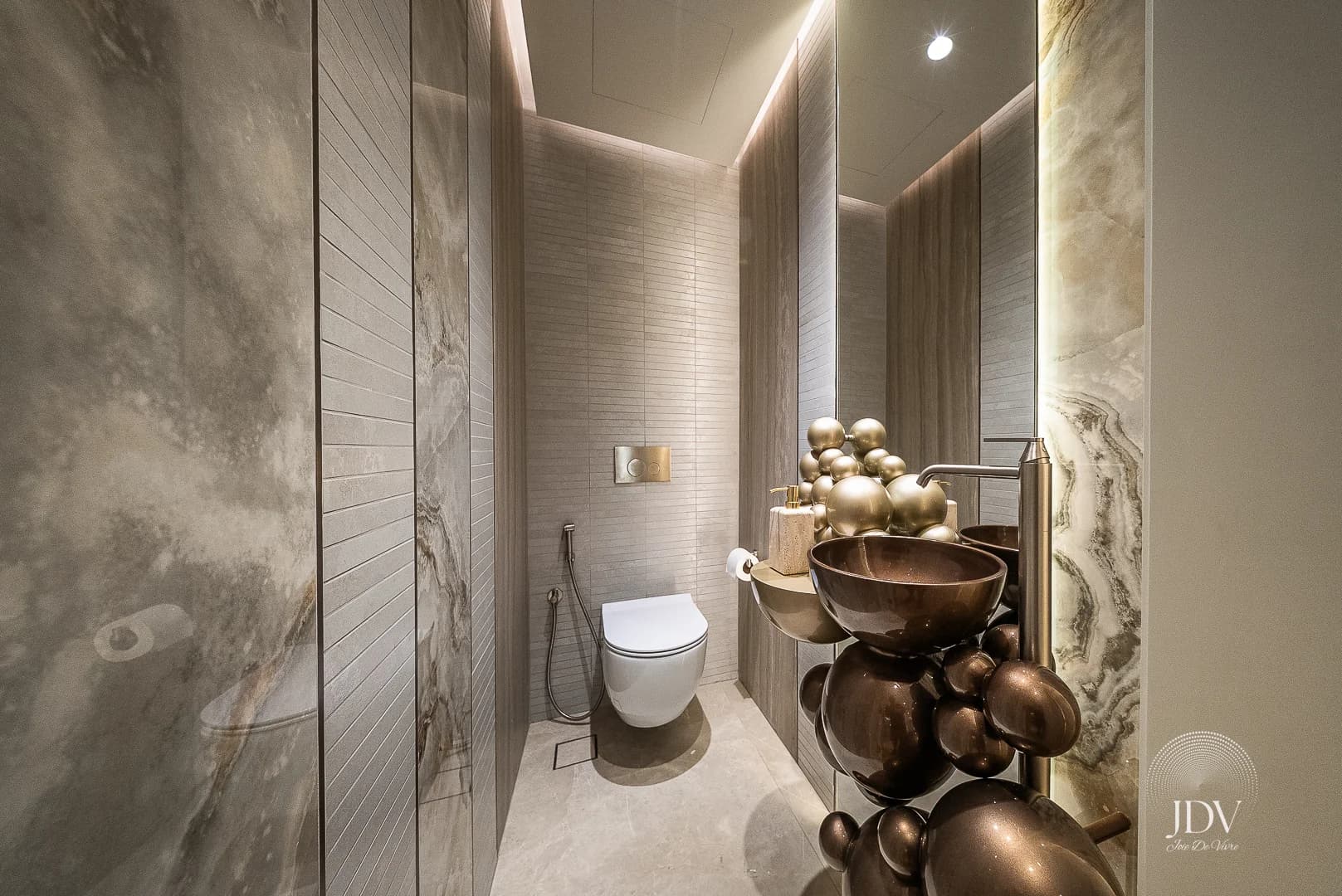 Fairmont luxury apartment - Image 8
